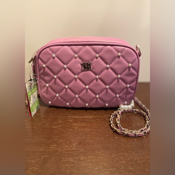 NWT Badgley Mischka (Minor Flaws) Diamond Quilted Camera Bag W/Pearls - Picture 2 of 13